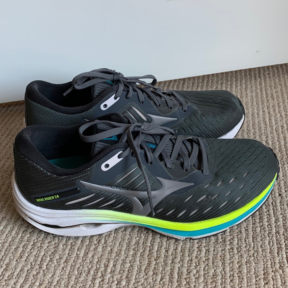 Mizuno Wave Rider 24 Running Shoes